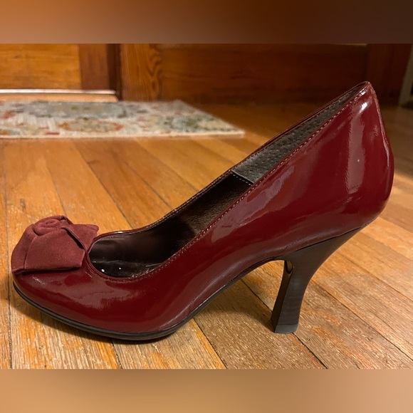 Women’s Sofft heels. Dark red patent leather. Size 8 - Picture 1 of 8